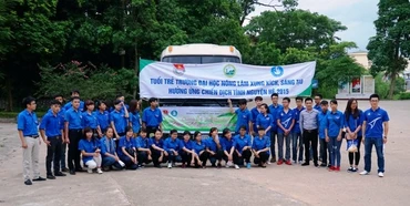 5 giờ 30 phút, đoàn đã khởi hành từ ĐH Nông Lâm. 