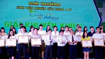 Giải thưởng dành cho sinh viên đam mê nghiên cứu khoa học