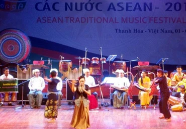 Một tiết mục âm nhạc truyền thống của nước bạn.