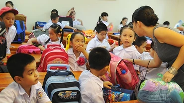 Ngoài học phí và bảo hiểm y tế là bắt buộc thì các khoản thu còn lại trong nhà trường là thỏa thuận, tự nguyện. Ảnh: NAM ANH