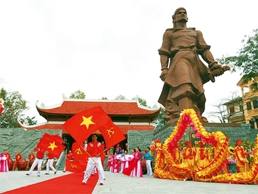 Lễ hội gò Đống Đa.   Ảnh: CHÍ TOÀN