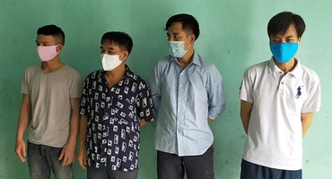 Bốn đối tượng tham ô tài sản bị bắt giữ.