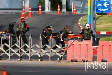 Cảnh sát đặc nhiệm bao vây và tiêu diệt kẻ xả súng đẫm máu. (Ảnh: The Nation)