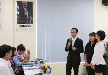 Sinh viên ĐHQGHN thuyết trình bằng tiếng Anh tại hội nghị nghiên cứu khoa học sinh viên 