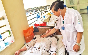 Bệnh nhân mắc bệnh sốt xuất huyết điều trị tại Bệnh viện Bệnh Nhiệt đới TP Hồ Chí Minh. 