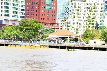 Bến Bạch Đằng, điểm đầu của tuyến buýt đường sông số 1.