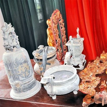 Số cổ vật, đồ thờ mất trộm đã được thu giữ.