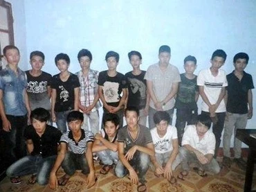 Các đối tượng sử dụng ma túy trong phòng karaoke bị bắt giữ.