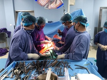 Kỳ tích thay khớp háng cho cụ ông 93 tuổi