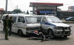 Phú Thọ: Truy đuổi “xe điên” chở gỗ