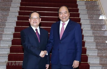 Thủ tướng Nguyễn Xuân Phúc tiếp đồng chí Lộc Tâm Xã, Bí thư Khu ủy Khu tự trị dân tộc Choang Quảng Tây (Trung Quốc). (Ảnh: Thống Nhất/TTXVN)