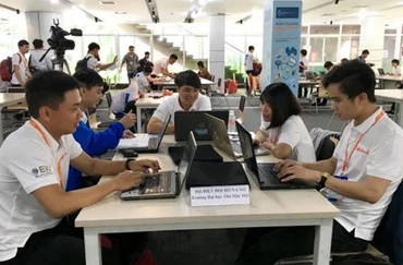 Thí sinh của các đội tham gia Cuộc thi tin học Hackathon năm 2017.