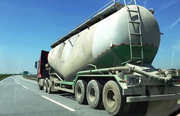 Hiện nay, trên tuyến đường cao tốc Hà Nội - Thái Nguyên, nhiều xe chở quá tải đã phá hủy kết cấu hạ tầng và tiềm ẩn nguy cơ mất ATGT.