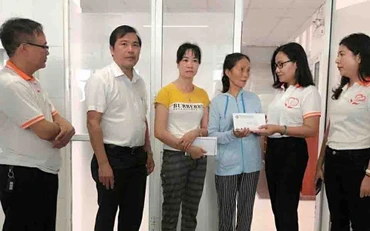 Nhiều suất quà ý nghĩa được trao tặng các bệnh nhân mắc bệnh hiểm nghèo, các gia đình chính sách 