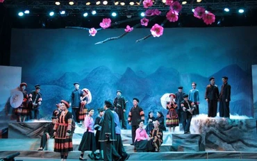 Cảnh trong vở Chuyện tình Khau Vai do sân khấu cải lương mới Đại Việt sản xuất. Ảnh: Linh Đoan
