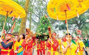 Lễ hội đền Sóc (huyện Sóc Sơn) là một di sản văn hóa tiêu biểu thời đại Hùng Vương tại Hà Nội.