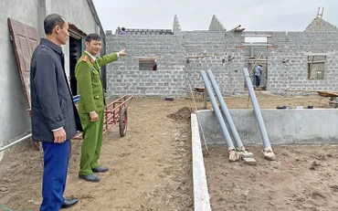 Công trình xây dựng nhà ở trái phép của ông Trần Văn Vinh thuộc đất “án phận” xã Kim Ðông, huyện Kim Sơn.