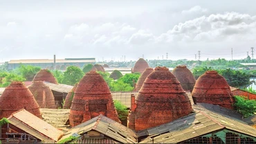 Ô nhiễm không khí đáng báo động tại các làng nghề, khu công nghiệp.