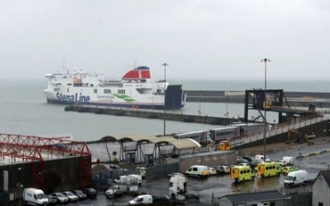 Cảng Rosslare Europort tại Co Wexford, Ireland, sau khi 16 người được phát hiện còn sống bên trong container của xe tải trên chuyến phà khởi hành từ Pháp. (Ảnh: PA)