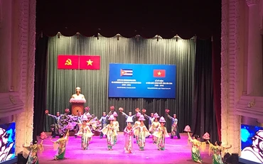 Biểu diễn văn nghệ tại Lễ kỷ niệm 60 năm Quốc khánh Cuba tại TP Hồ Chí Minh. Ảnh Báo Thời đại
