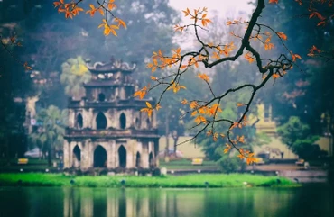 Một Hà Nội cổ kính, thơ mộng trong mùa thay lá. (Nguồn: Tổng cục Du lịch)