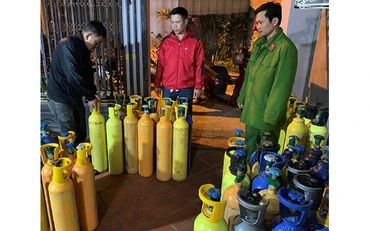 Tàng trữ trái phép 60 bình chứa khí cười 