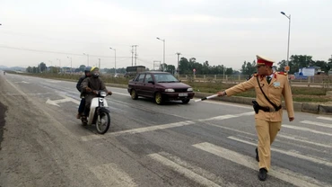 Công an tỉnh Thái Nguyên tích cực kiểm soát, xử lý vi phạm trên đường cao tốc Hà Nội - Thái Nguyên.