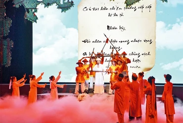 Cảnh trong vở Rạng ngọc Côn Sơn tham dự Liên hoan Cải lương toàn quốc năm 2018.