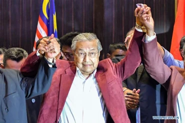 Cựu Thủ tướng Malaysia Mahathir trong buổi họp báo tại TP Petaling Jaya, bang Selangor, ngày 10-5. (Ảnh: Tân Hoa xã)