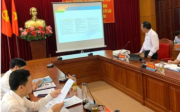 Các ứng viên trình bày chương trình hành động tuyển chọn Bí thư Huyện ủy Buôn Đôn.