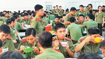Hơn 40 năm bác Tám chăm lo từng bữa ăn cho cán bộ, sinh viên Đại học An ninh nhân dân.