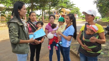 Ngoài các kiến thức chăm sóc sức khỏe bà mẹ, trẻ em được cán bộ y tế địa phương tuyên truyền trực tiếp, hiện nay các bà mẹ ở thành phố Buôn Ma Thuột có thể vào trang Facebook có tên “Chăm sóc thiết yế