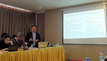 Các đại biểu trình bày tham luận tại buổi hội thảo.