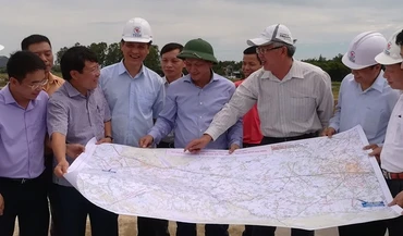 Đoàn công tác Quốc hội và Bộ GTVT kiểm tra hiện trường ở Bãi Vọt (Hà Tĩnh) 