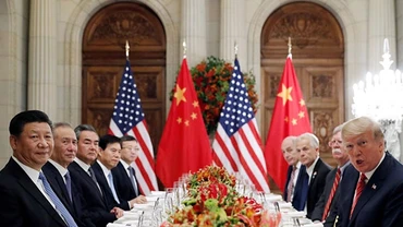 Chủ tịch Trung Quốc Tập Cận Bình (trái) tại cuộc gặp với Tổng thống Mỹ Donald Trump. Ảnh: REUTERS