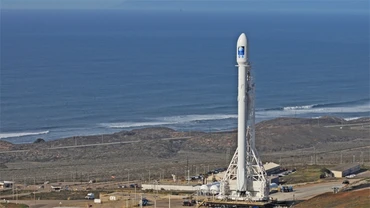 Tên lửa Falcon 9 với nhiệm vụ đưa vệ tinh Jason-3 lên quỹ đạo (ảnh NASA).