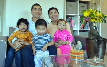 Gia đình anh Đức và chị Tuyền.