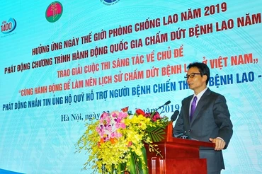 Phó Thủ tướng Vũ Đức Đam phát biểu tại lễ phát động. 