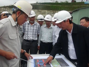 Giao ban trên công trường hầm đường bộ Đèo Cả