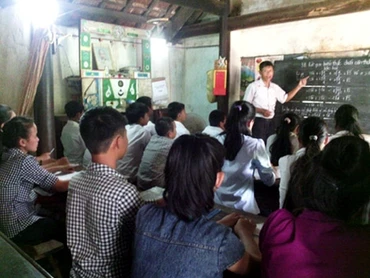 Mái nhà thắp lên ngọn lửa hiếu học cho các em. Ảnh: BÙI THỌ