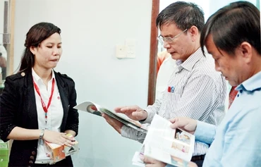 Lực lượng chức năng thanh tra một cơ sở kinh doanh thực phẩm chức năng tại thành phố.