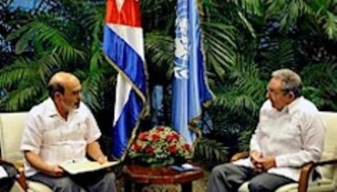Chủ tịch Cuba Raul Castro (bên phải) hội đàm với Tổng Giám đốc FAO Jose Graziano da Silva. (Ảnh: Granma)