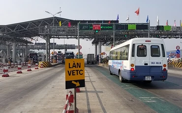 Sau 5 năm, VETC vẫn chưa ký được hợp đồng, hay phụ lục hợp đồng thu phí không dừng với 33/44 trạm cam kết với Bộ GTVT.