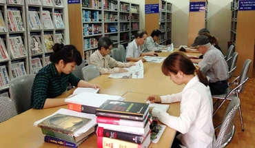 Thư viện quận Hoàn Kiếm (Hà Nội) luôn đổi mới, bổ sung đầu sách, nâng cao chất lượng phục vụ để thu hút bạn đọc.