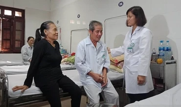 Chăm sóc bệnh nhân sa sút trí tuệ tại Viện Sức khỏe tâm thần, Bệnh viện Bạch Mai.