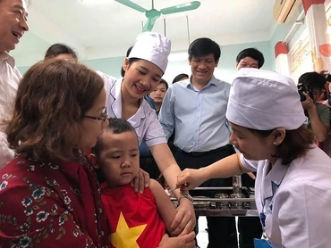 Hà Nội triển khai tiêm vaccine sởi - rubella tại các trường mẫu giáo