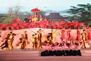 Tiết mục múa trong chương trình nghệ thuật với chủ đề "Trầm tích miền châu thổ". Ảnh: NGÔ QUANG DŨNG