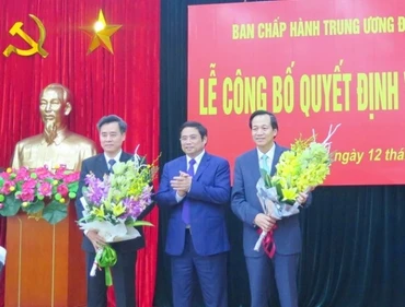 Trao Quyết định phân công nhiệm vụ Bí thư Đảng ủy Khối Các cơ quan T.Ư và Khối Doanh nghiệp T.Ư