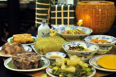 Cỗ Tết nhiều chất đạm và béo, ít chất xơ, dễ khiến bạn rối loạn tiêu hóa.
