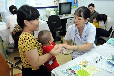 Khám sức khỏe cho trẻ tại Trạm y tế phường Phạm Đình Hổ, quận Hai Bà Trưng (Hà Nội). Ảnh: NGUYỄN ĐĂNG